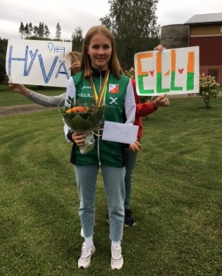 Elli kukitettuna kotona Sastamalassa. Kuva: Marika Pakarinen Elli